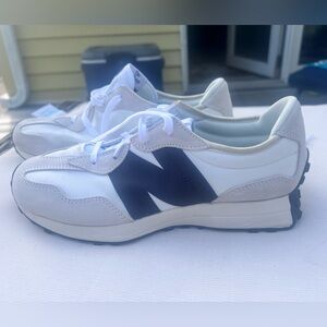 EUC New Balance 327 sneakers